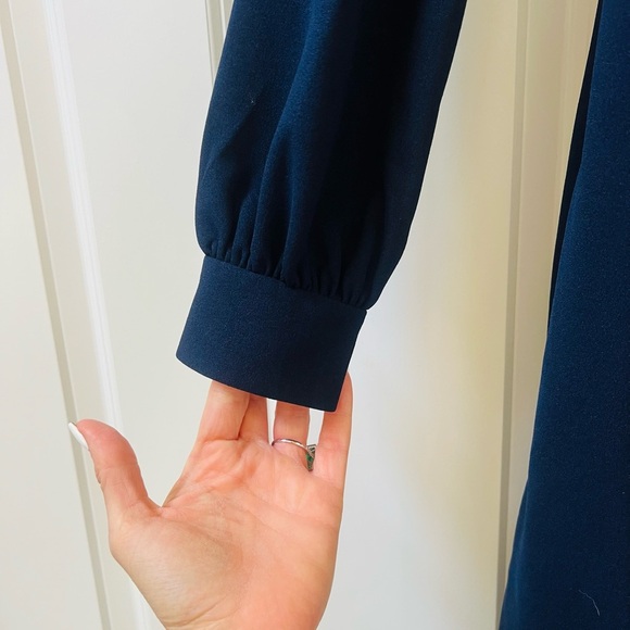 Elegant DKNY long sleeved don't size 12 Navy Blue Dress - Picture 3 of 8